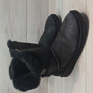Ugg Australia Women's One Button Black Leather Shearling Boots Shoes Sz 9